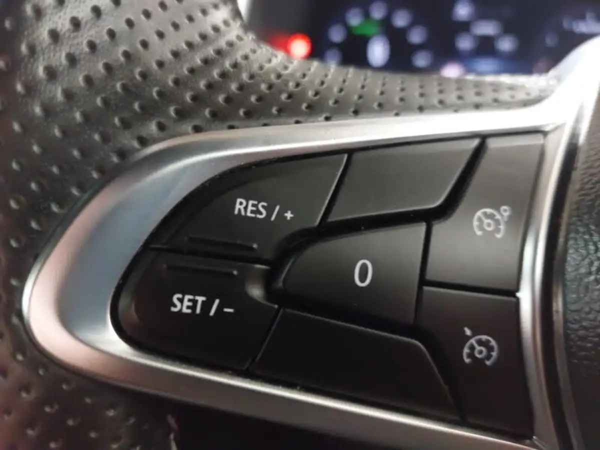 2023-renault-clio-10-tce-rs-line-big-13