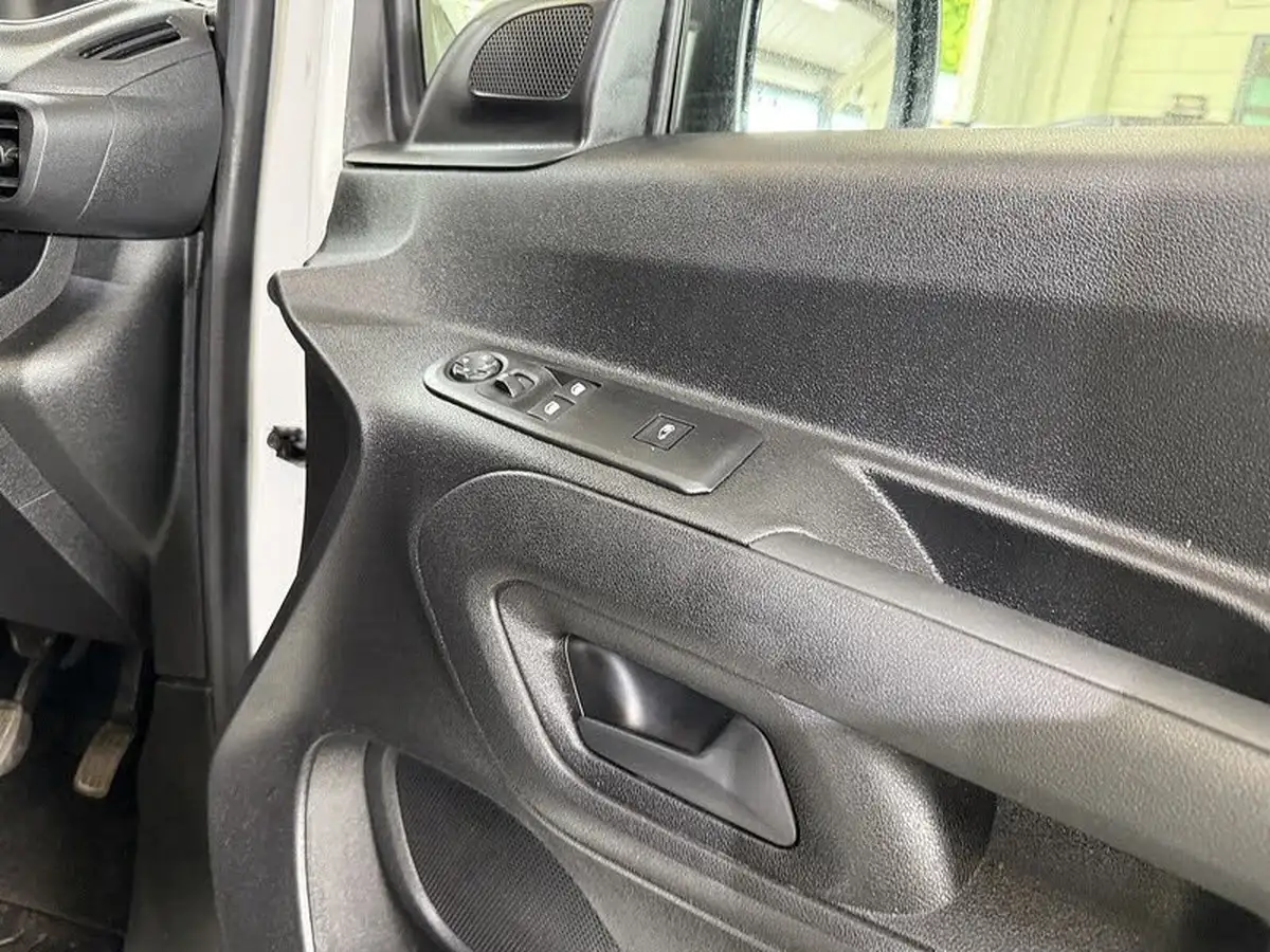 2020-vauxhall-combo-15cdti-sportive-2300-100pseu6d-t-l2h1-panel-big-17