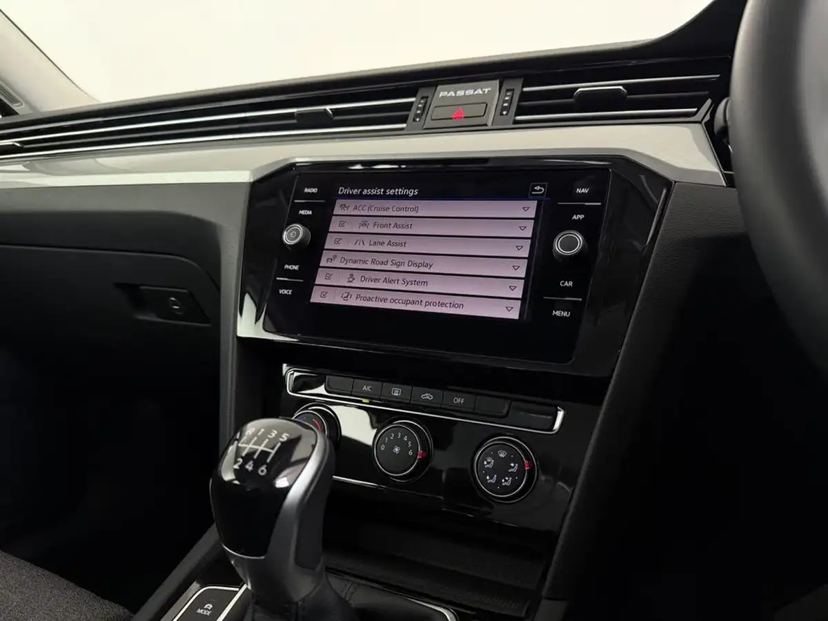 2023-volkswagen-passat-15-tsi-se-nav-big-42