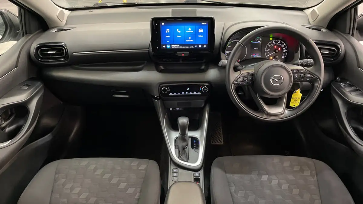 2024-mazda-mazda2-15-centre-line-big-10