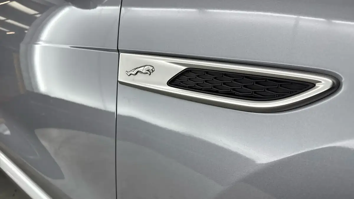 2021-jaguar-f-pace-20-d200-r-dynamic-se-mhev-big-27