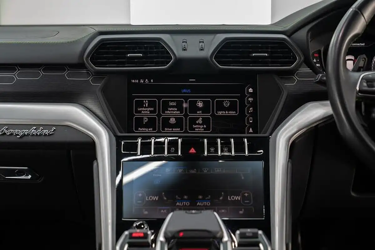2018-lamborghini-urus-40-no-trim-big-18