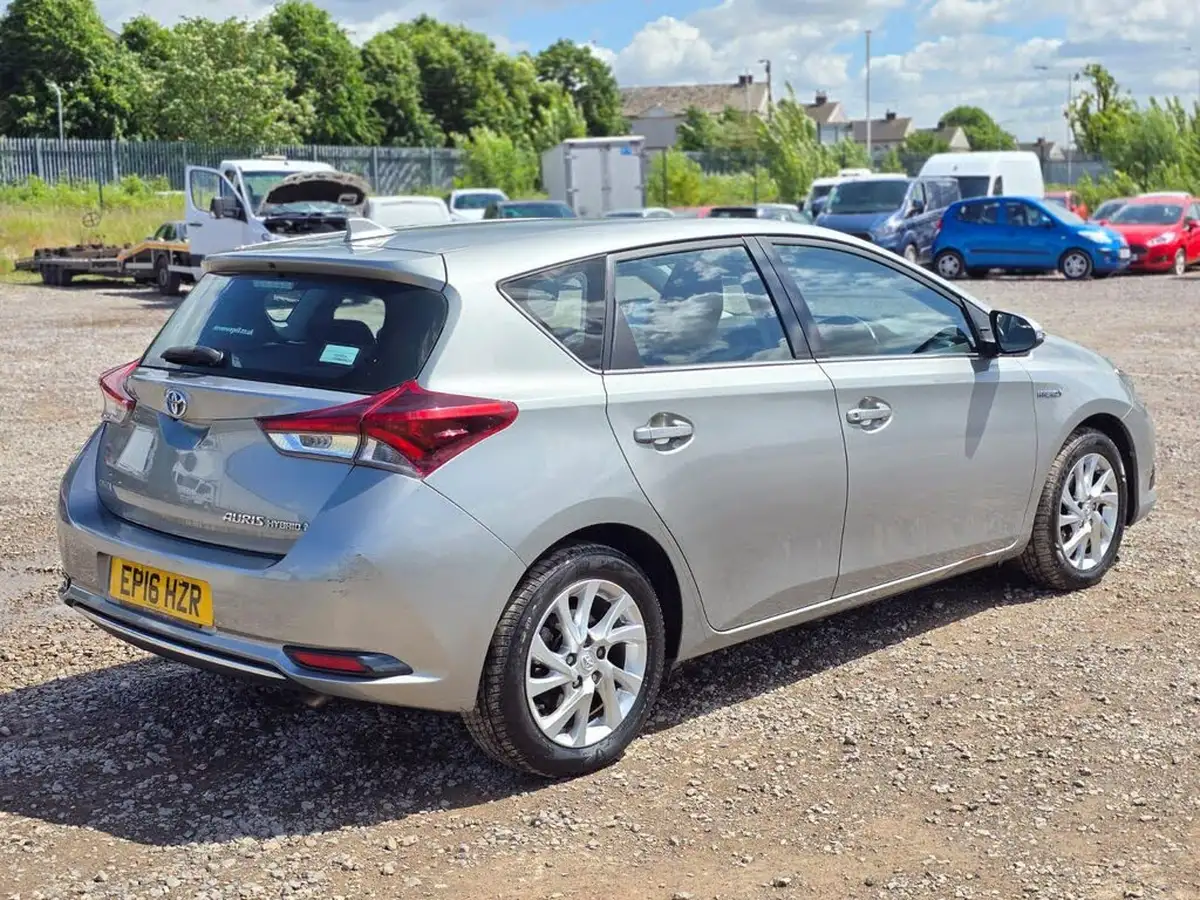 2016-toyota-auris-18-vvt-i-hsd-icon-hatchback-big-15