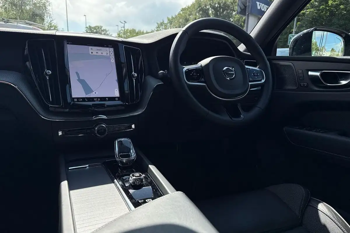 2025-volvo-xc60-20-b5-plus-black-edition-big-33
