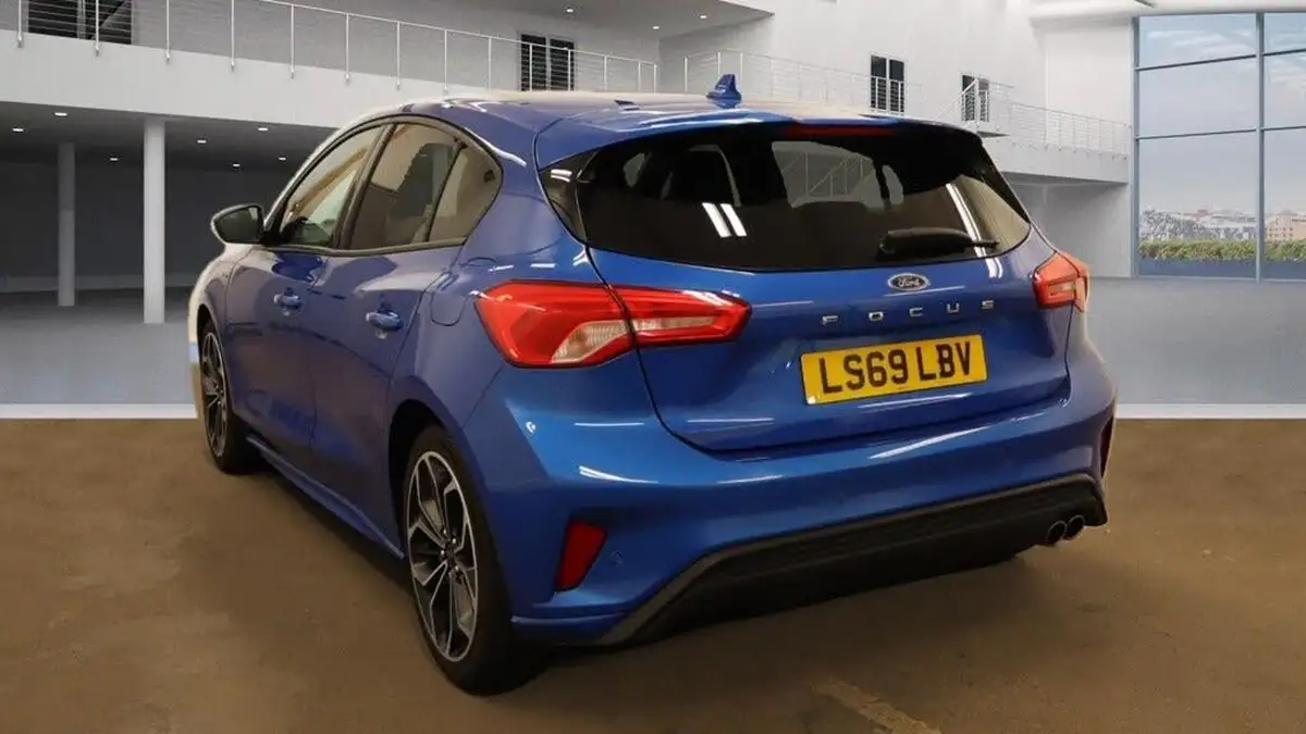 2019-ford-focus-15-st-line-x-hatchback-big-2