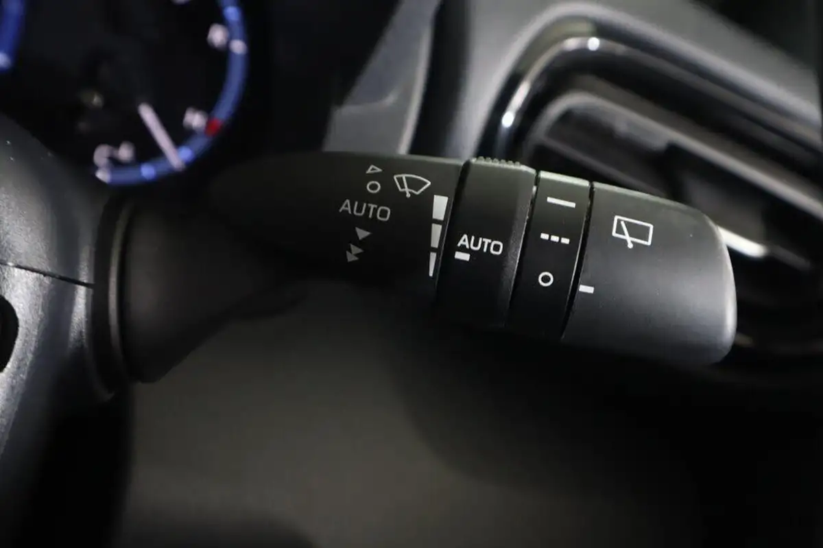 2022-toyota-yaris-15-vvt-i-design-panoramic-roof-big-19