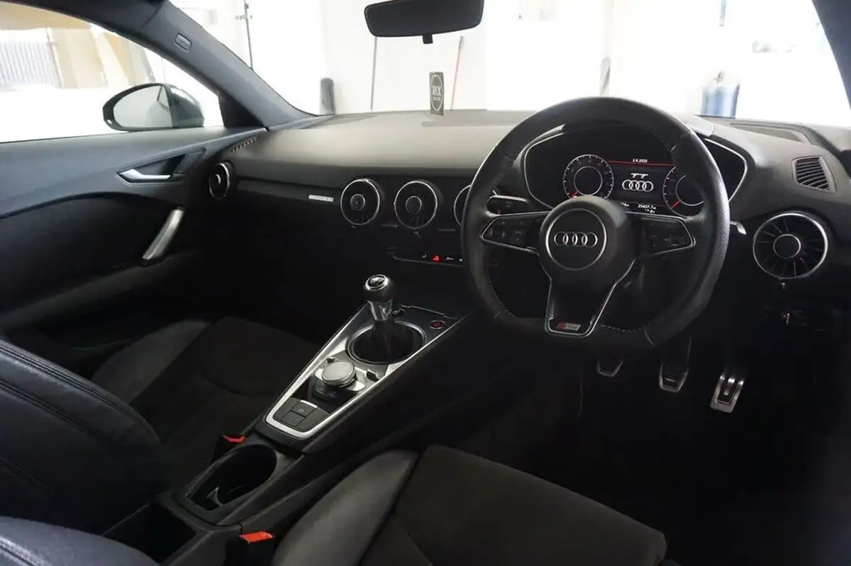 2016-audi-tt-coupe-20-tfsi-s-line-big-16