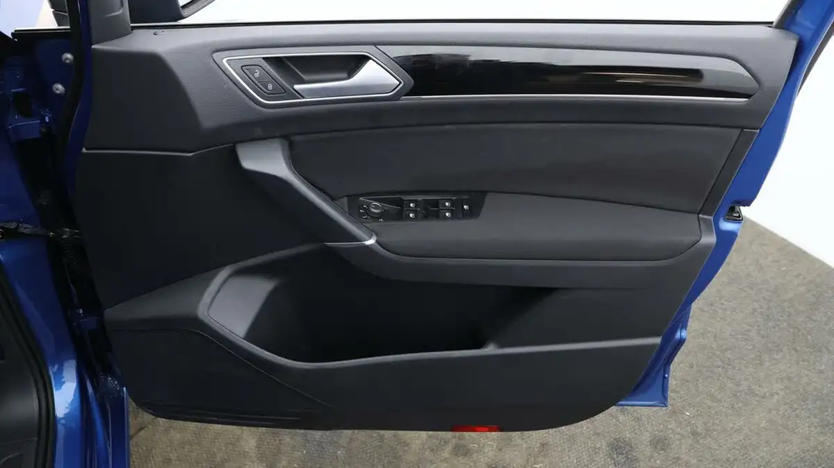2021-volkswagen-touran-15-tsi-sel-dsg-big-14