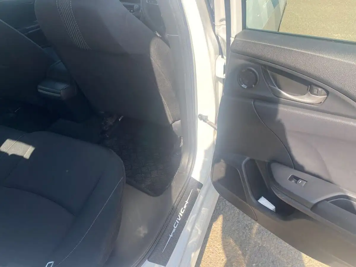 2019-honda-civic-16-i-dtec-se-hatchback-5d-big-12