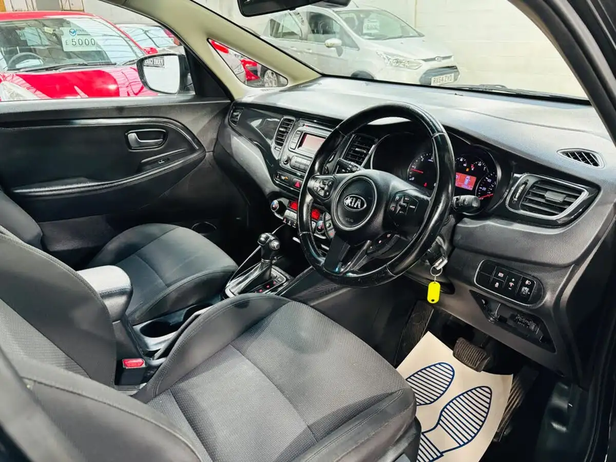 2014-kia-carens-17-crdi-2-134bhp-auto-big-9
