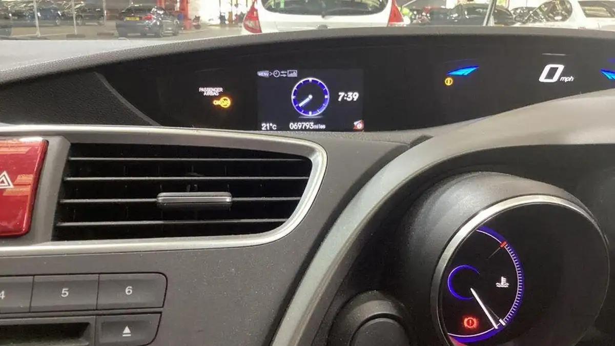 2014-honda-civic-16td-black-edition-hatchback-big-14