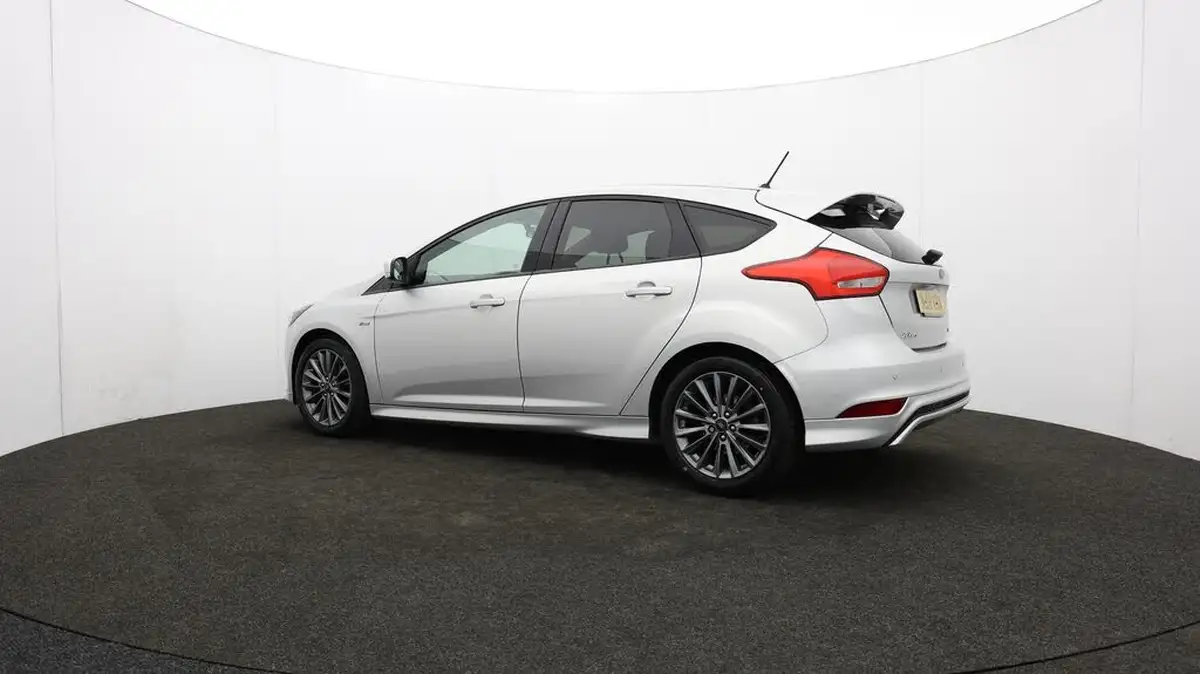 2018-ford-focus-10t-st-line-140ps-hatchback-big-76
