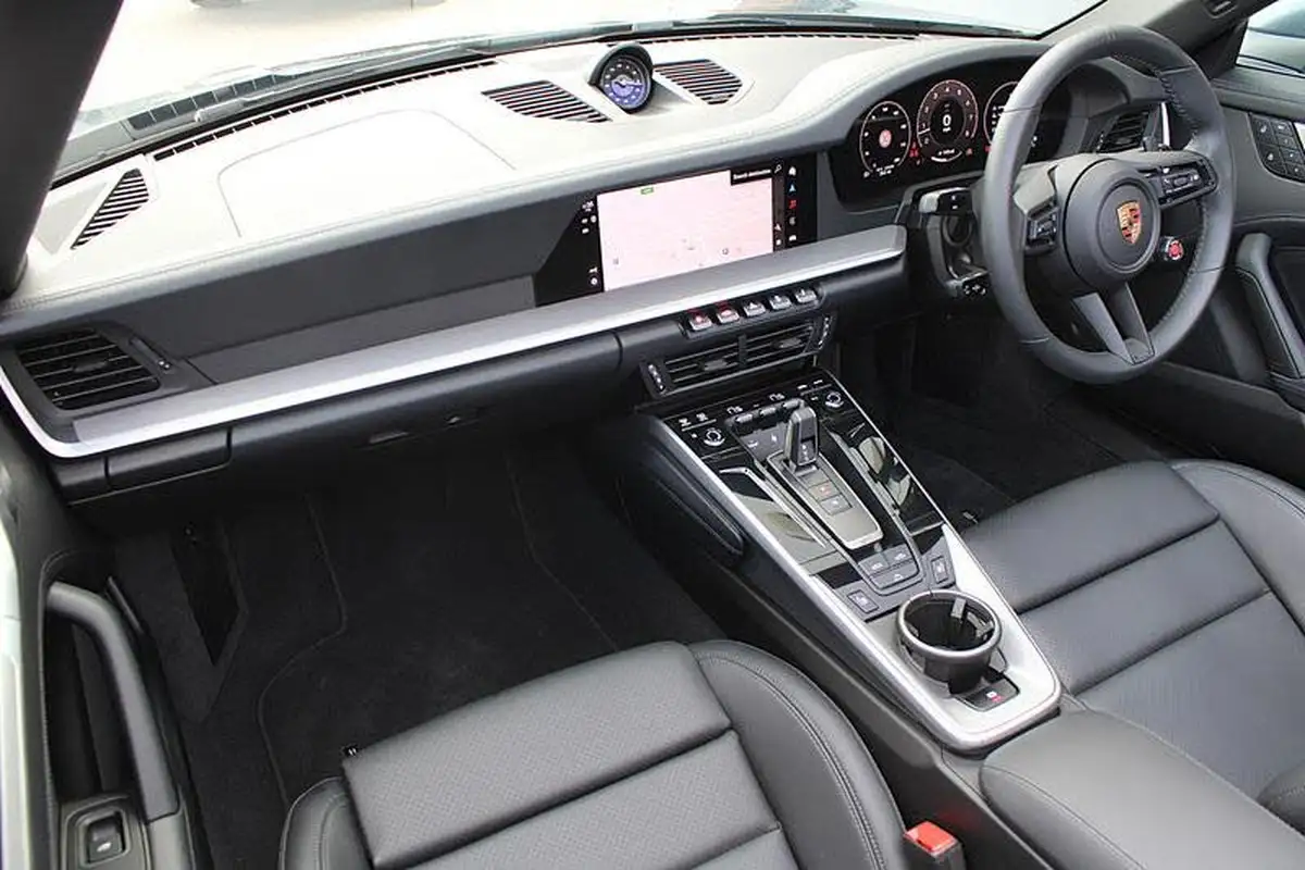 2025-porsche-911-30-carrera-394ps-cabriolet-big-2