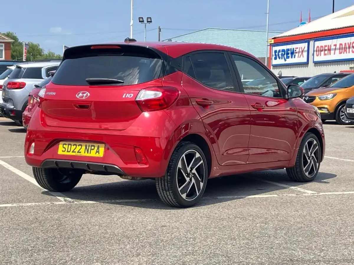 2022-hyundai-i10-10-premium-big-30