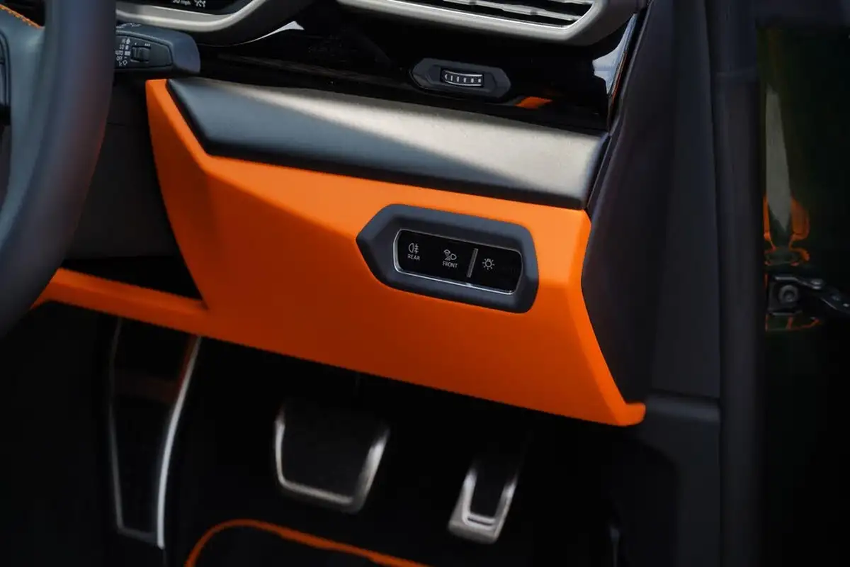 2024-lamborghini-urus-40-no-trim-big-29