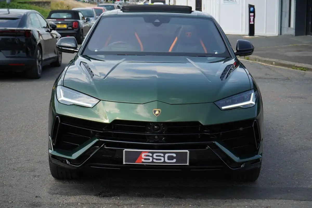 2024-lamborghini-urus-40-no-trim-big-5