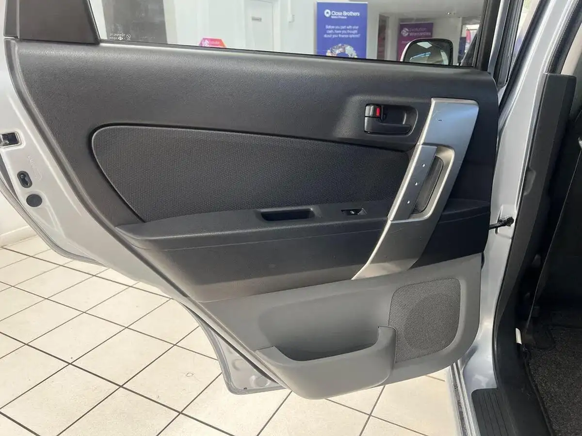 2006-daihatsu-terios-15-se-big-16