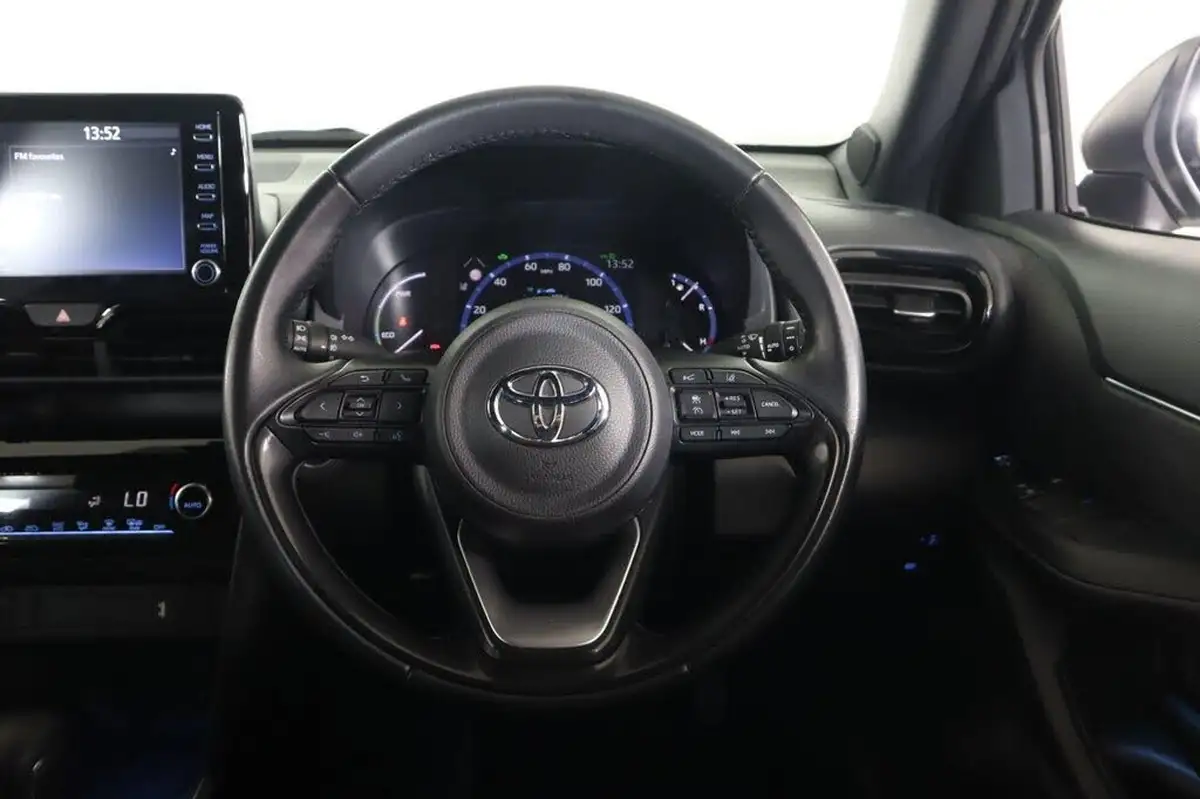 2022-toyota-yaris-15-vvt-i-design-panoramic-roof-big-43