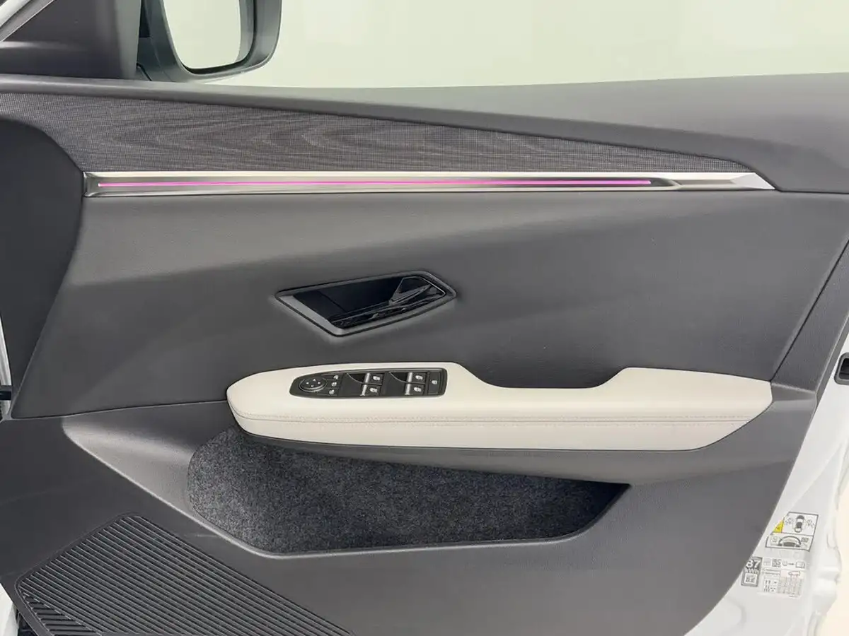2024-renault-scenic-e-tech-e-iconic-big-25