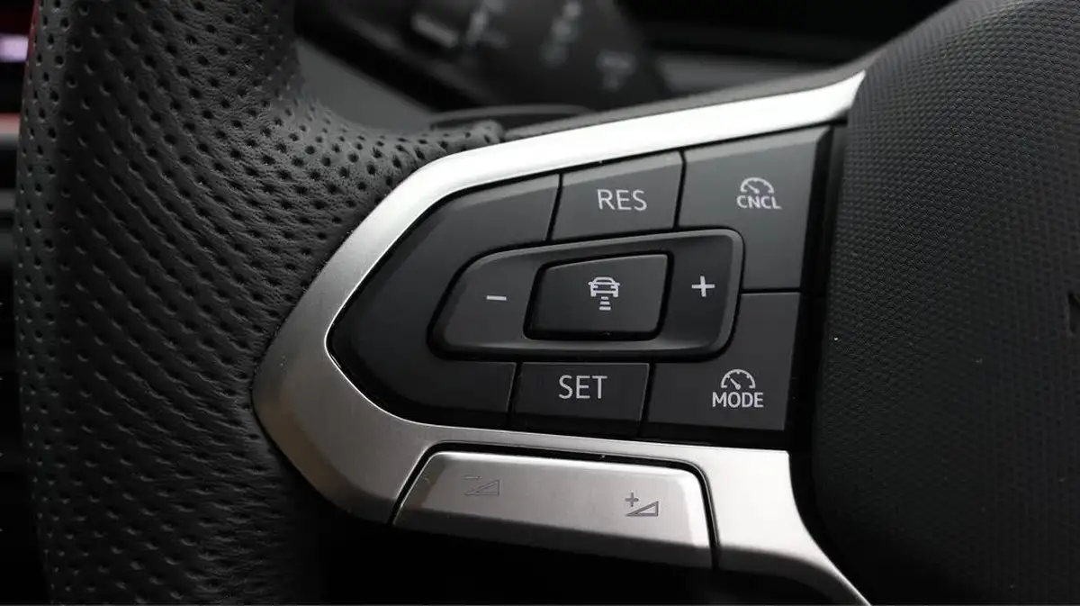 2024-volkswagen-tiguan-15-etsi-r-line-big-25