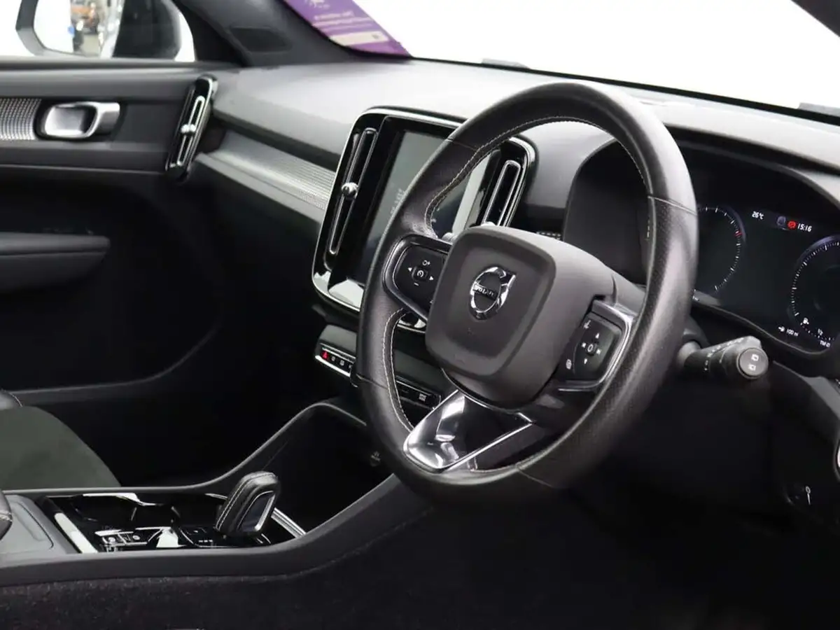 2020-volvo-xc40-15-t3-r-design-geartronic-big-20