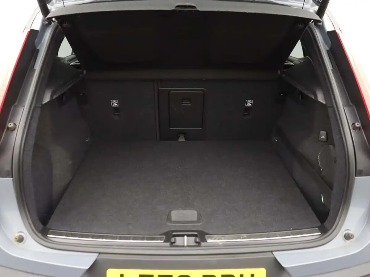 2020-volvo-xc40-15-t3-r-design-geartronic-big-16
