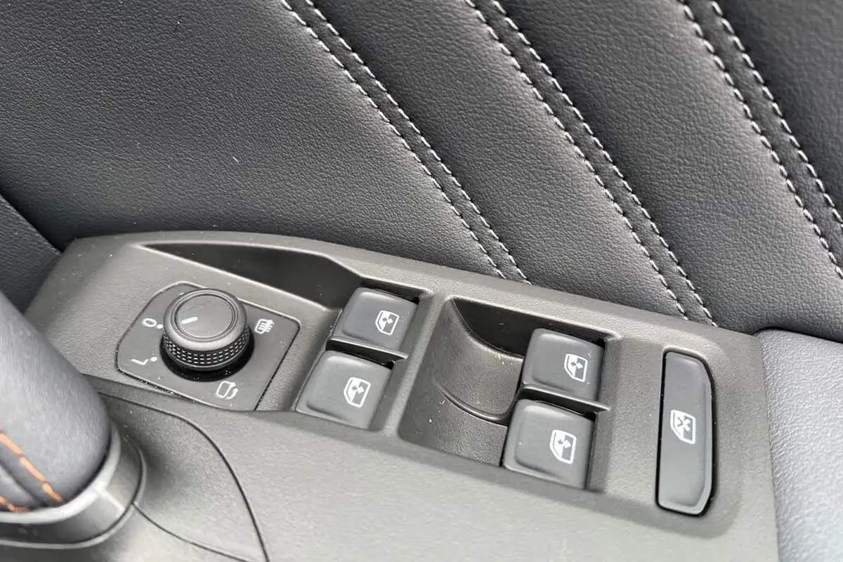 2024-cupra-formentor-15-e-hybrid-vz2-big-21