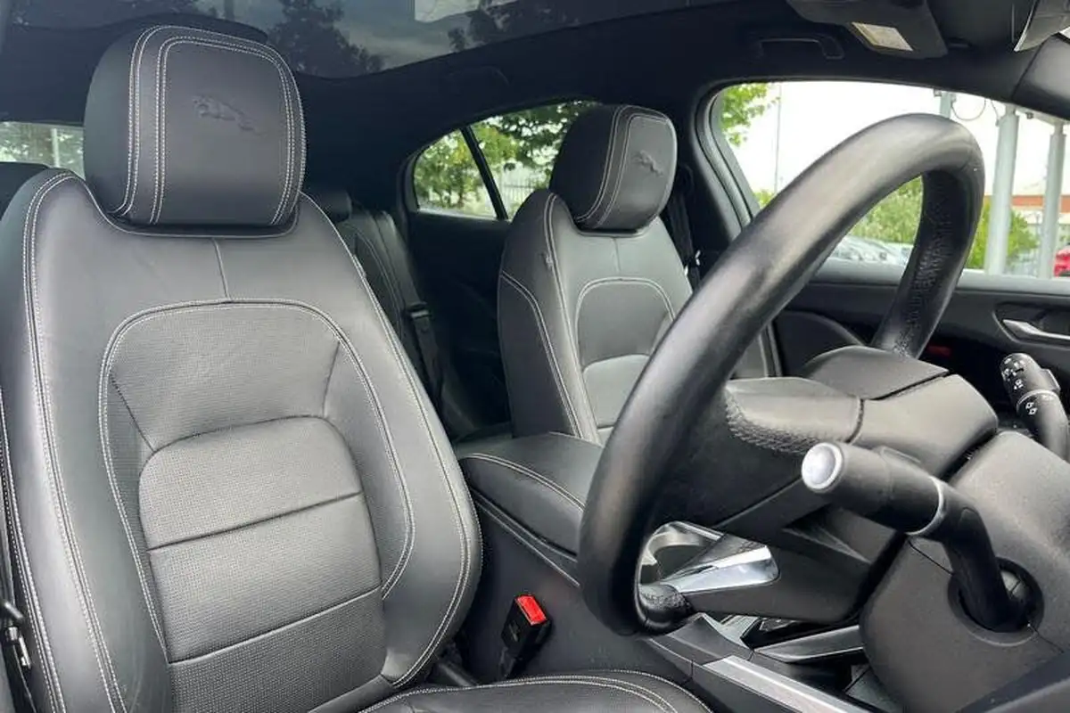 2022-jaguar-i-pace-ev400-hse-black-big-16