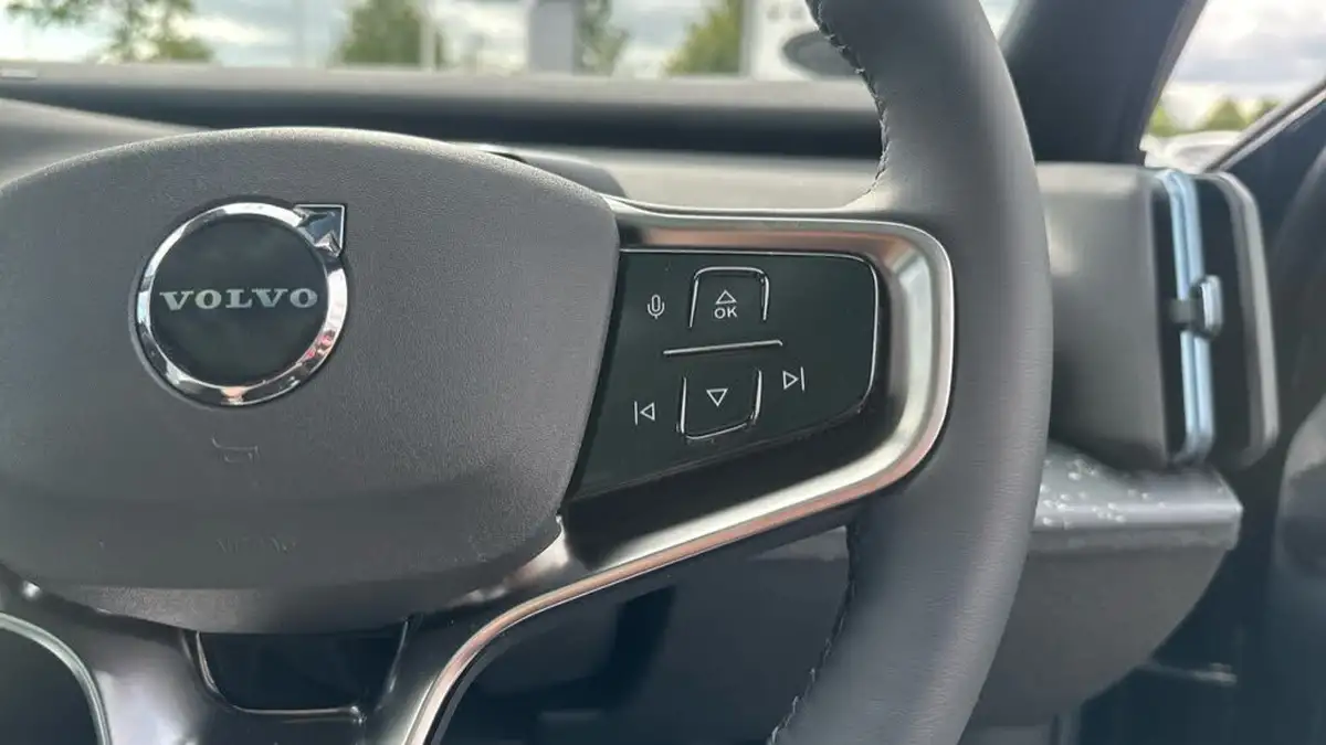2025-volvo-ex30-e-single-motor-ultra-big-29