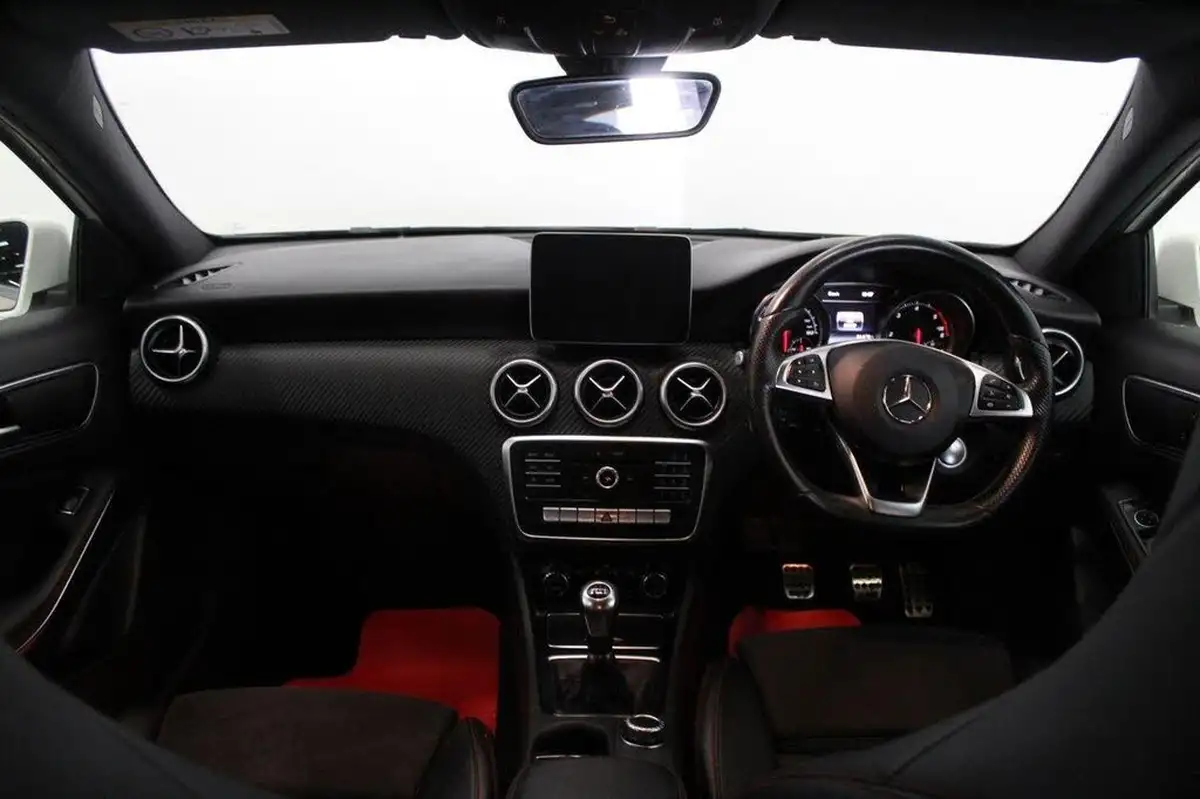 2017-mercedes-benz-a-class-15d-a180d-amg-line-ss-big-26