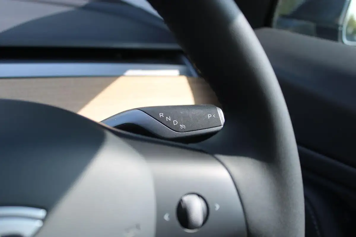 2020-tesla-model-3-e-long-range-big-32