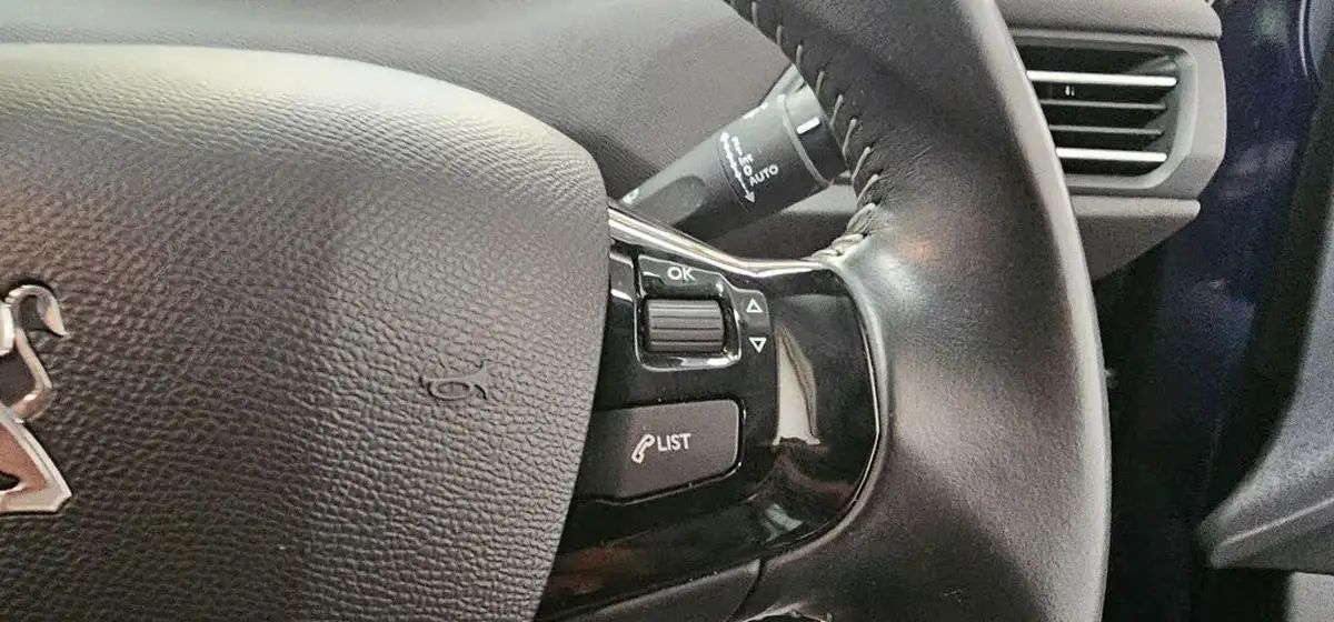2016-peugeot-308-12-puretech-active-110bhp-big-19