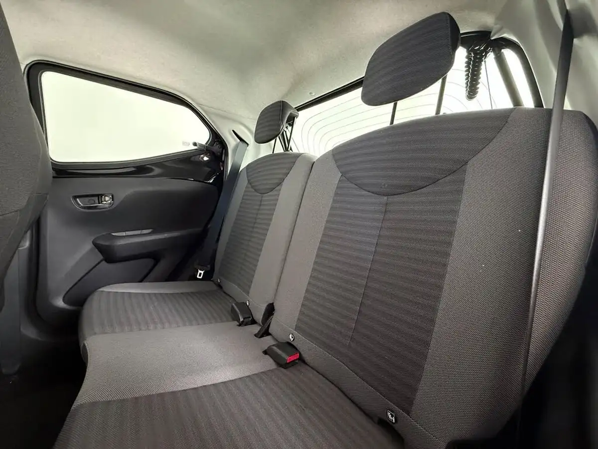 2018-toyota-aygo-10-vvt-i-x-play-68bhp-tss-5d-x-shift-big-16