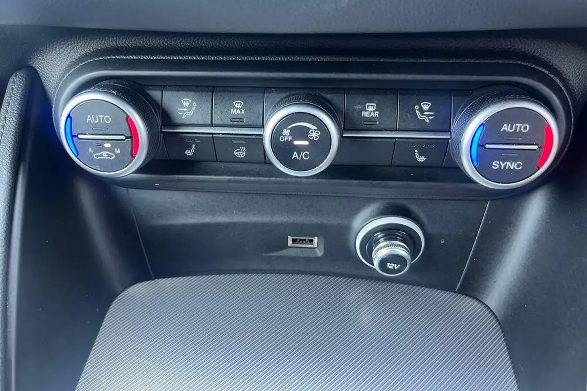 2023-alfa-romeo-stelvio-20-veloce-big-11