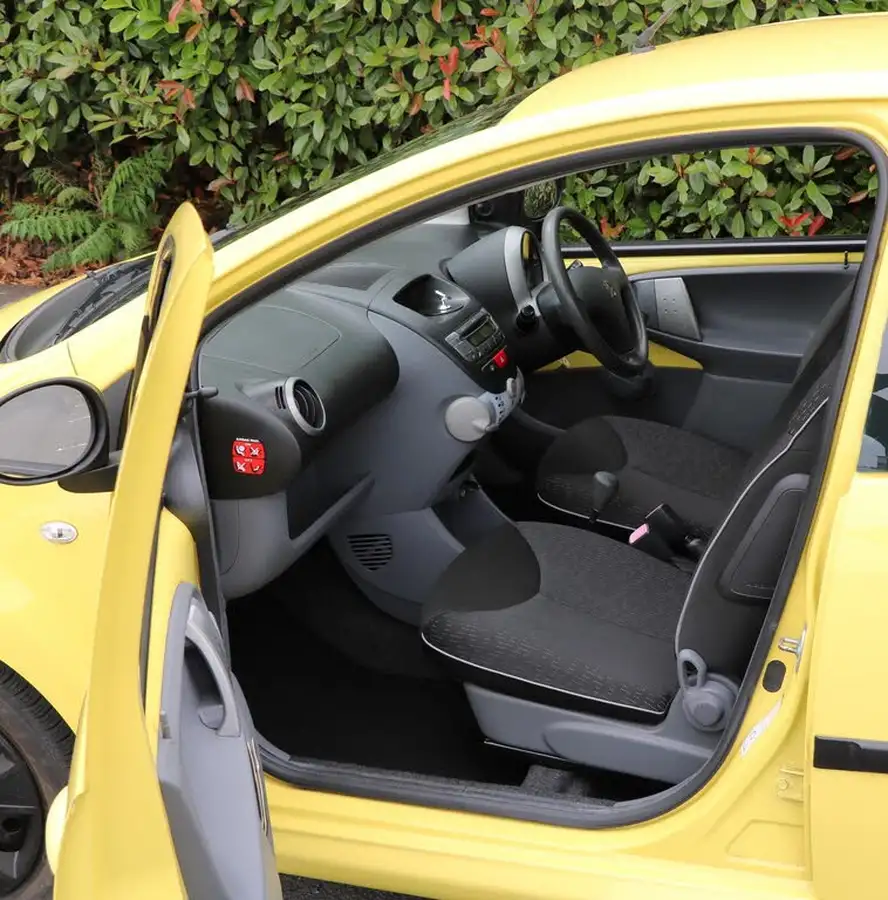 2010-peugeot-107-10-urban-5d-2-tronic-big-16