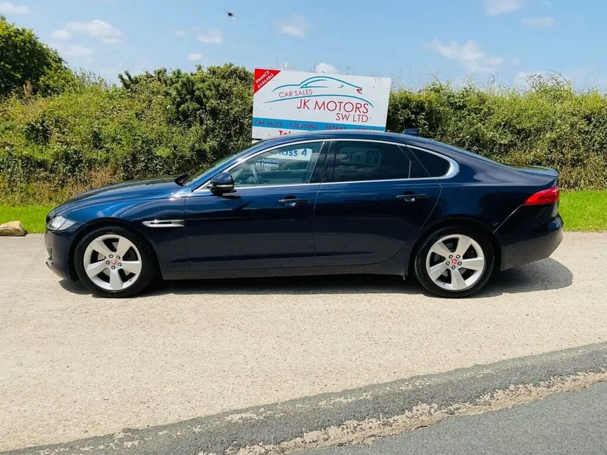 2015-jaguar-xf-20td-portfolio-180ps-auto-big-5