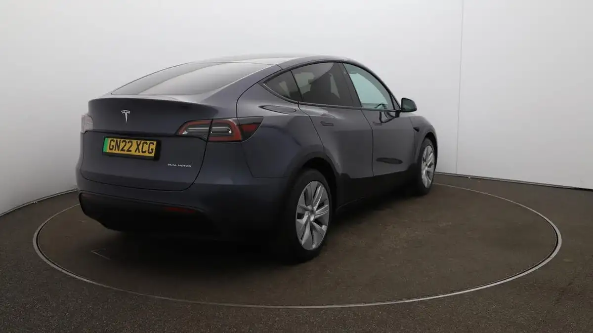 2022-tesla-model-y-e-long-range-big-52