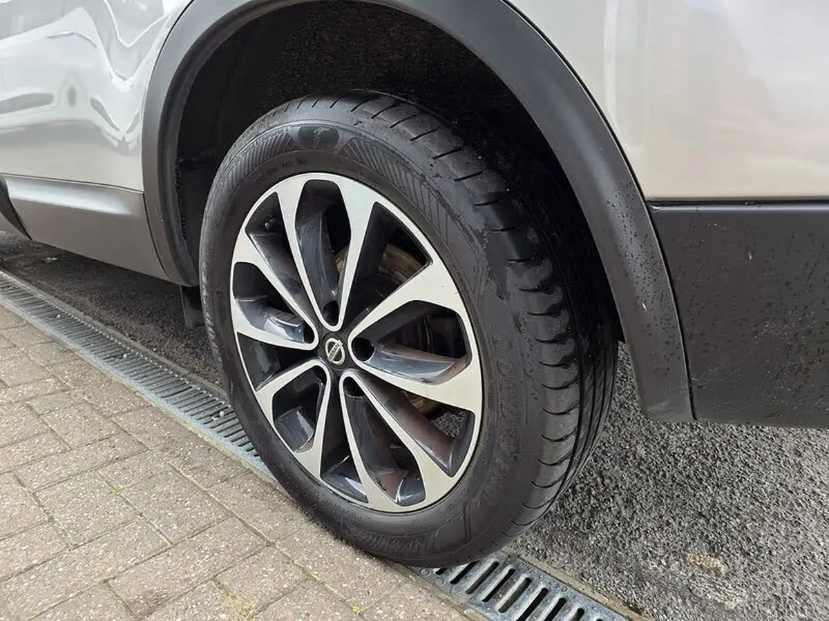 2013-nissan-qashqai2-15td-360-big-9