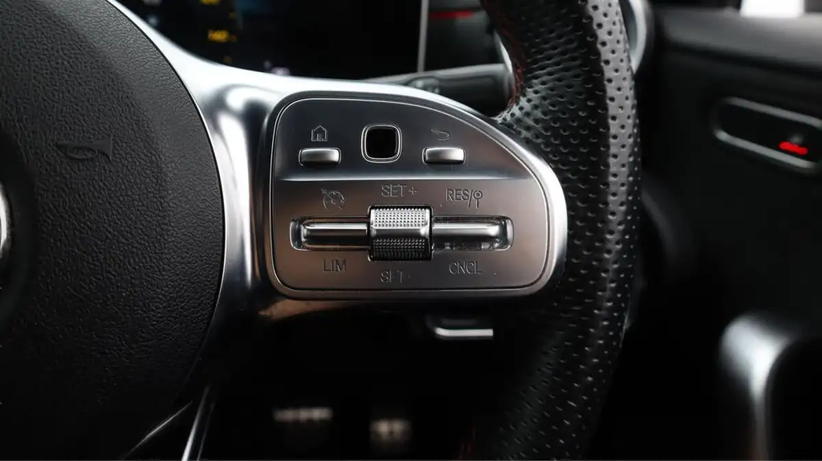 2020-mercedes-benz-a-class-13-a180-amg-line-executive-hatchback-5d-7g-dct-big-23