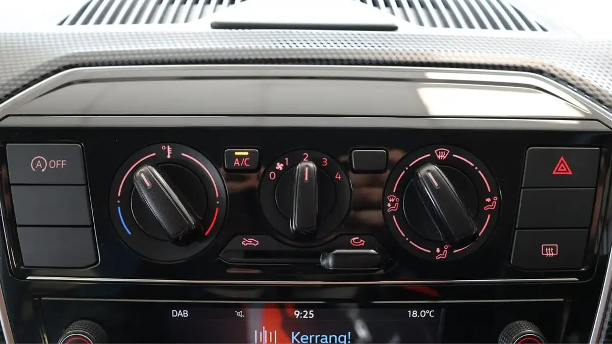 2018-volkswagen-up-10-move-up-ss-5d-big-12
