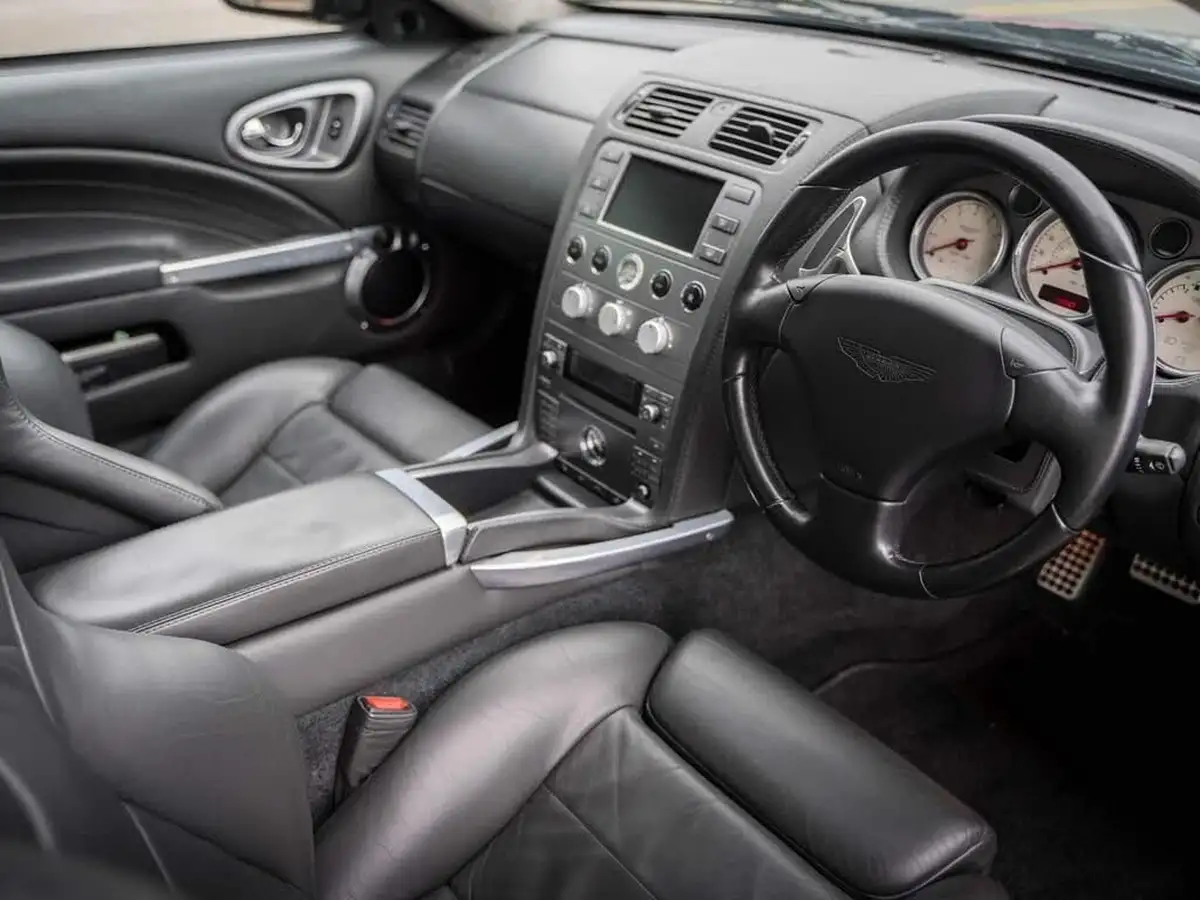 2006-aston-martin-vanquish-59-big-18