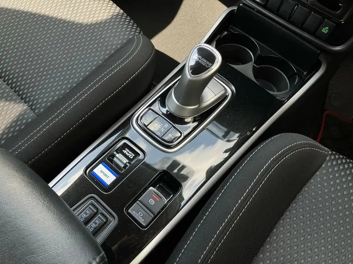 2020-mitsubishi-outlander-24-design-phev-big-41