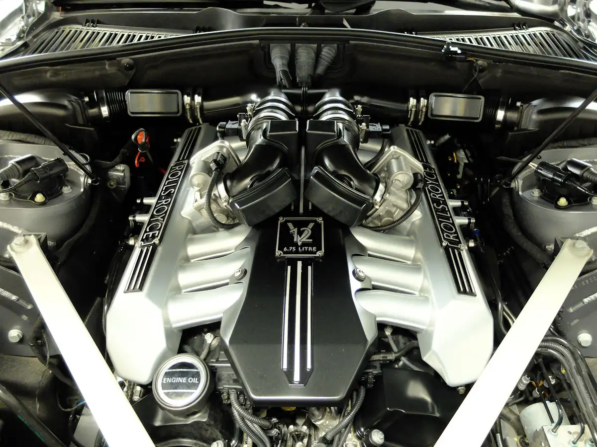 2016-rolls-royce-phantom-67-coupe-2d-big-36