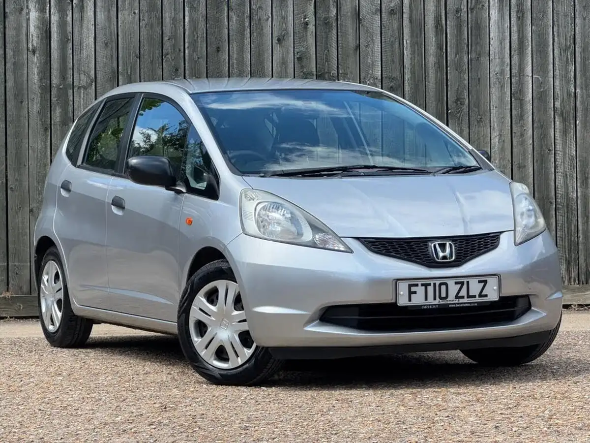 2010-honda-jazz-12-s-big-0