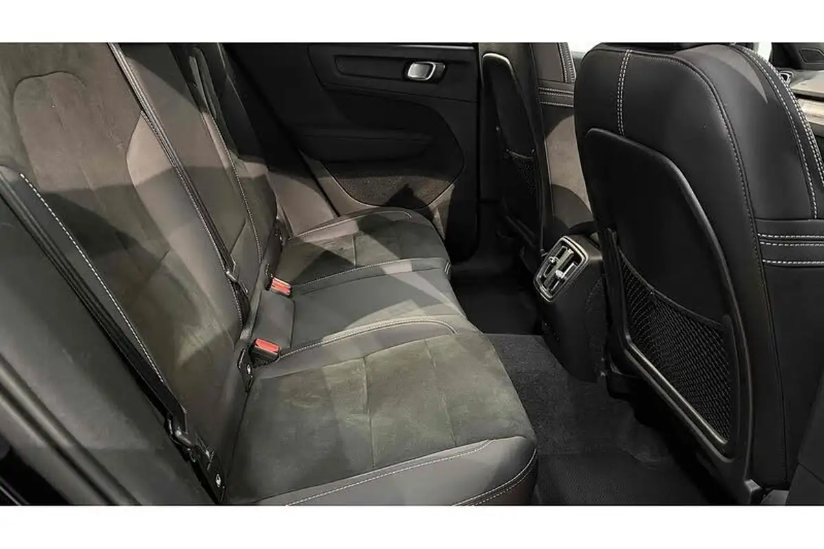 2022-volvo-c40-e-twin-recharge-pro-big-37