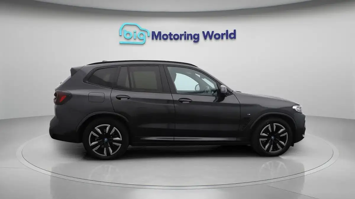 2022-bmw-ix3-e-m-sport-big-8