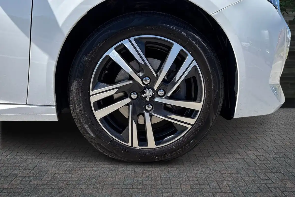 2021-peugeot-208-12-puretech-allure-100bhp-big-8