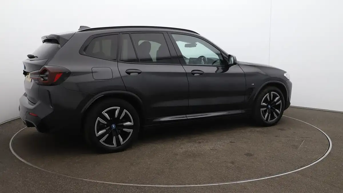 2022-bmw-ix3-e-m-sport-big-56