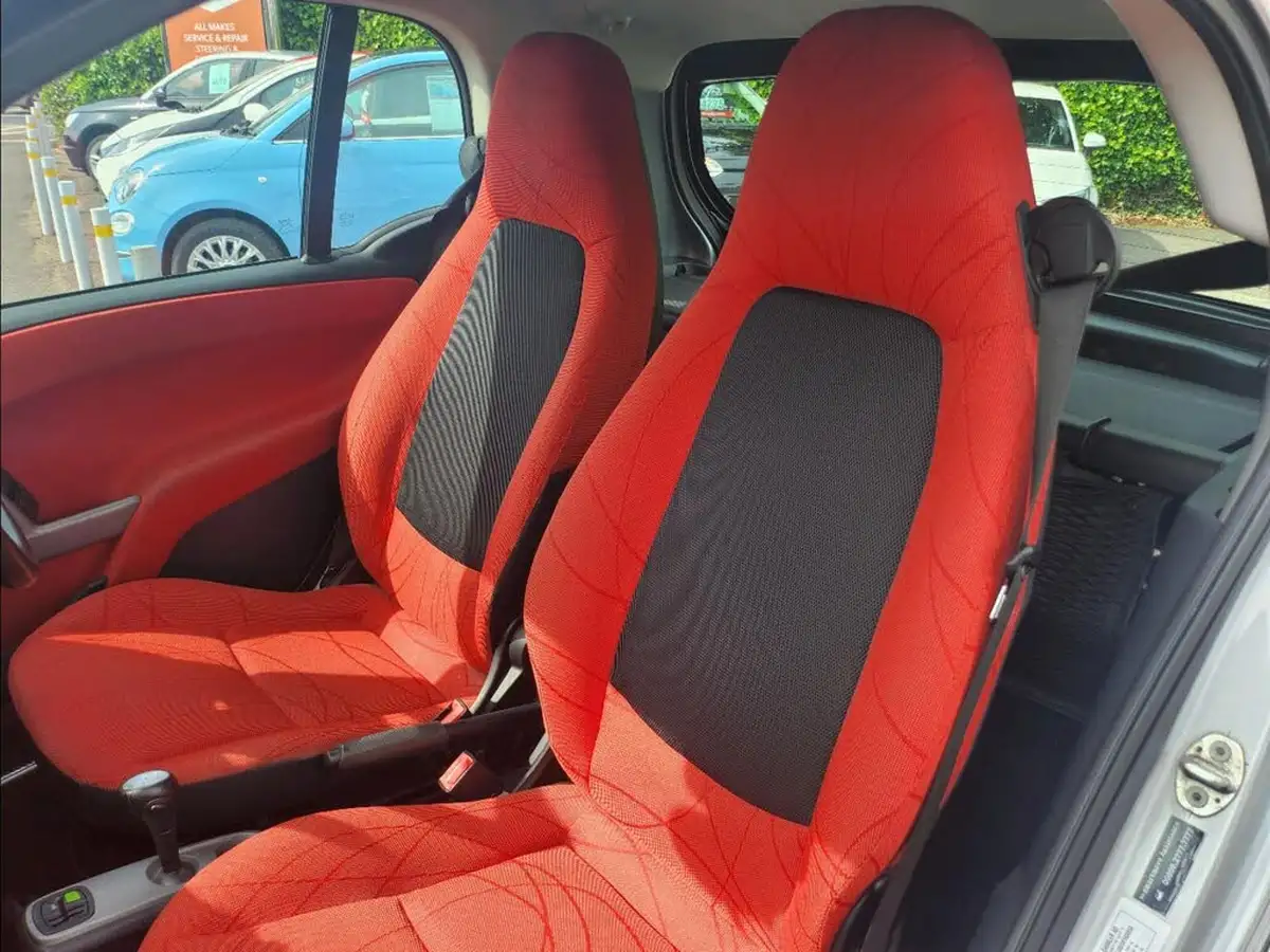 2012-smart-fortwo-10-passion-71bhp-coupe-softouch-big-6