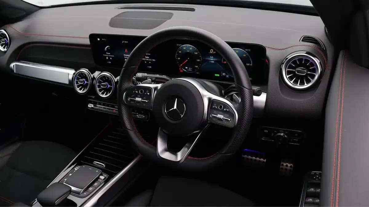 2023-mercedes-benz-eqb-e-300-amg-line-big-9